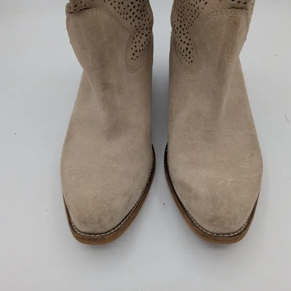 BCBGeneration‎ Bastille Taupe Suede Perforated Western Boots Womens 7.5B 37.5 - Image 4