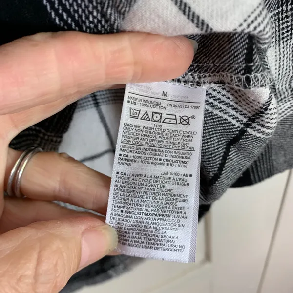 Old Navy The Boyfriend Shirt Womens M Black White Buffalo Plaid Flannel Tunic - Image 3