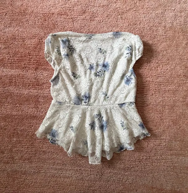 La Peche Ivory Blue Floral Lace Peplum Top Size M - Image 9