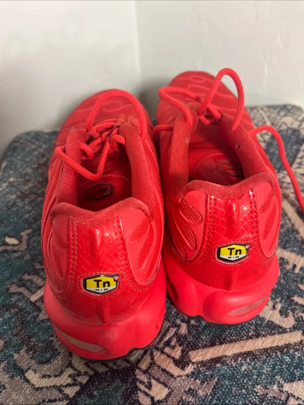 Nike All-Red Mesh Athletic Sneakers - Image 11