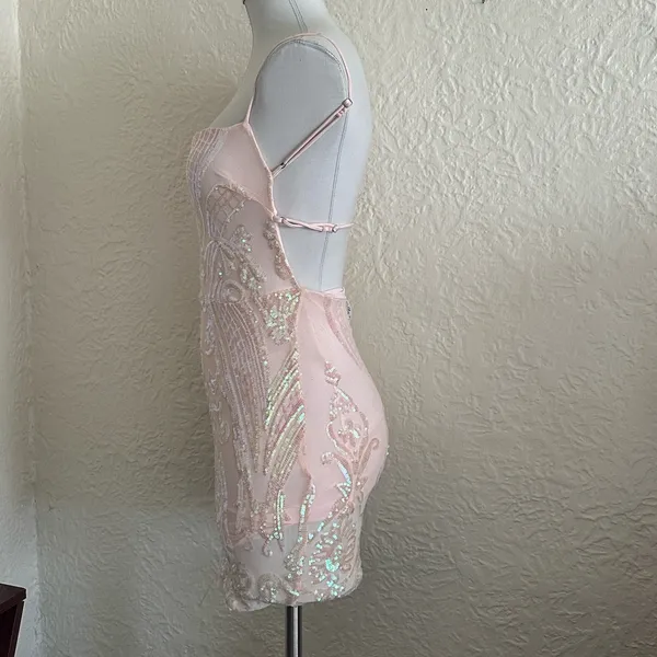 Lucy in the Sky Pale Pink Iridescent Sequin Mini Dress Medium - Image 8
