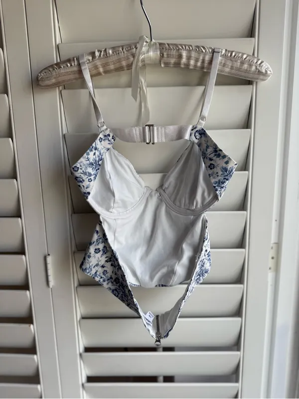 Garage Bianca Cut-Out Corset Top in Blue Floral sz S - Image 5