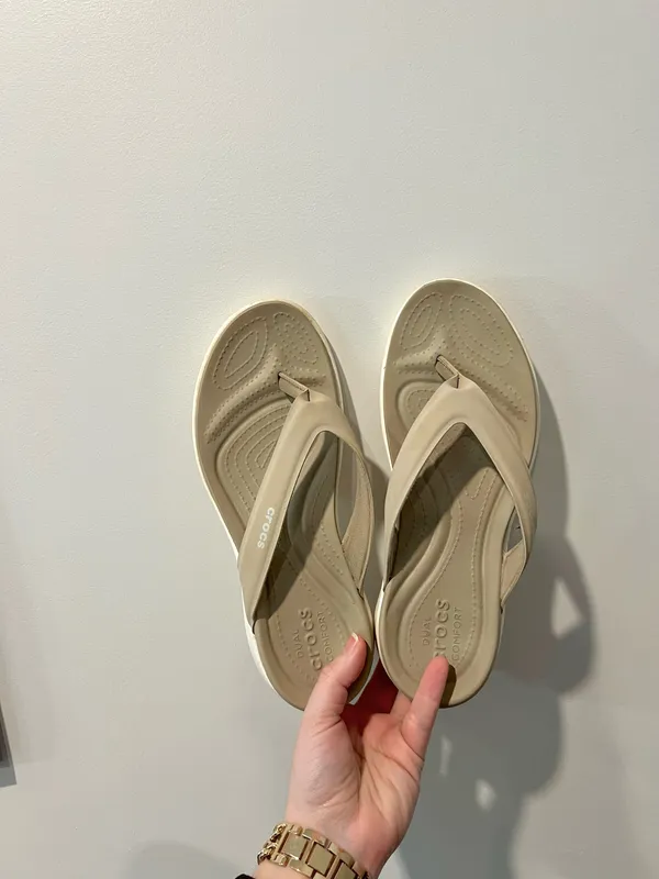 Crocs Dual Comfort Flip Flops Women’s 8 - Image 3