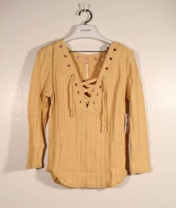 NWT Yellow Top - Image 4
