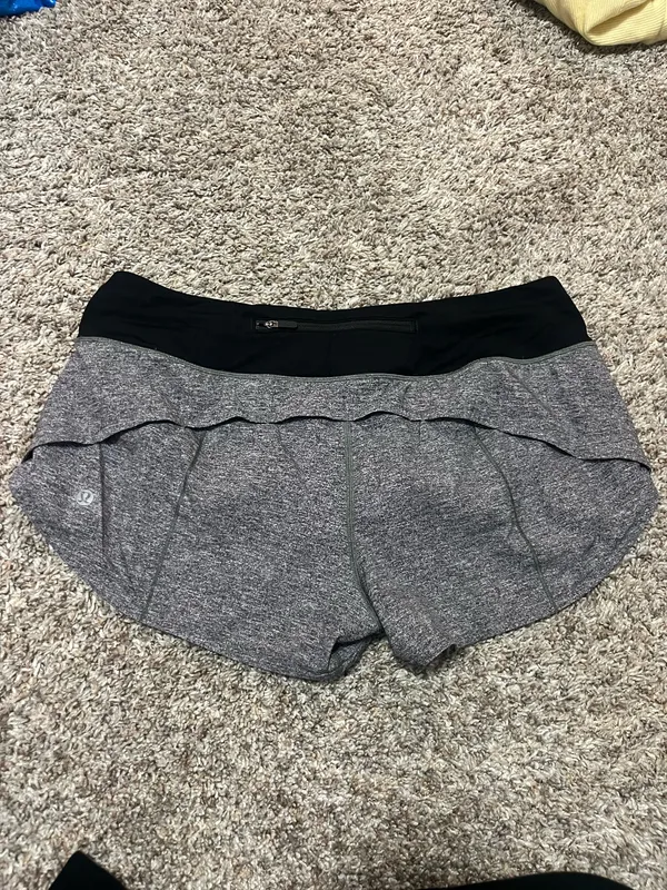 Lululemon Shorts 2.5" - Image 2
