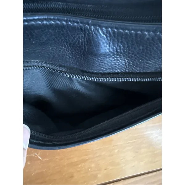 Vintage Y2K Minimalist Fossil Small Black Pebble Leather Crossbody Has Key Charm - Image 6