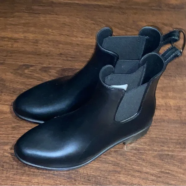 A New Day Sleek Black Ankle Boots Size 7 - Image 2
