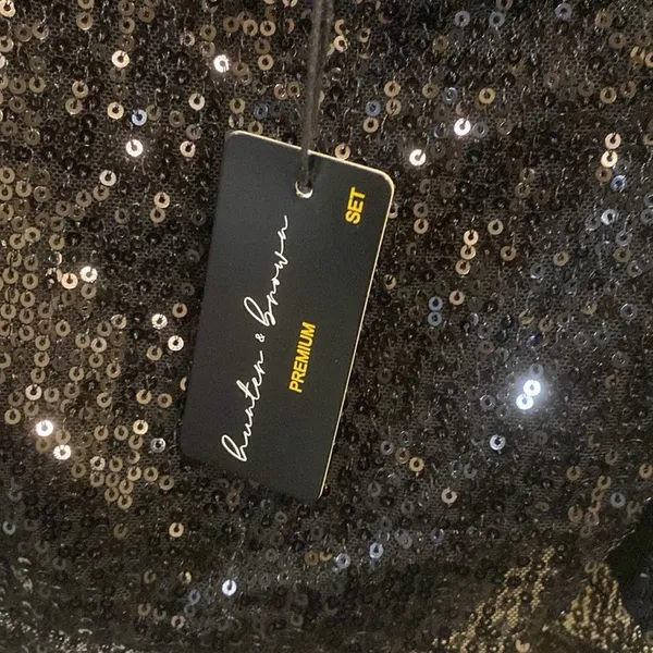 Hunter & brown black sequin cropped top size large - Image 3