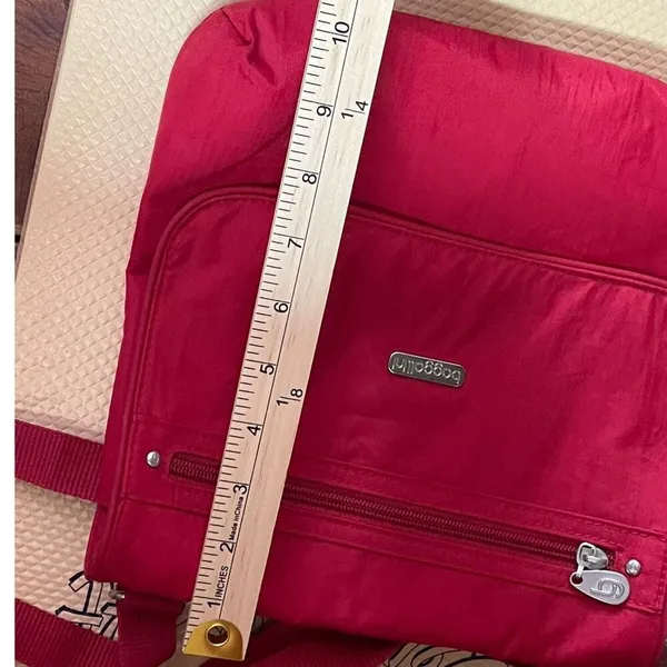 Vintage Baggallini in red fabric. Crossbody bag - Image 4
