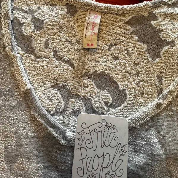 NWT‎ Free People top gray cold shoulder size m - Image 3