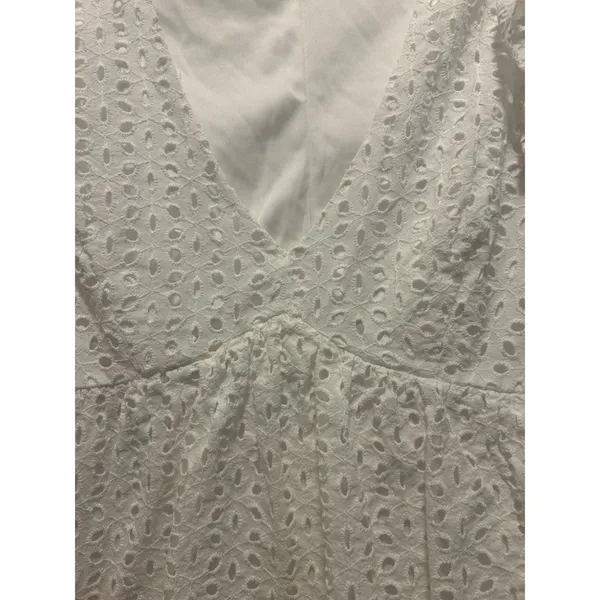 Jun & Ivy White Eyelet Flutter Sleeve Top Medium Bride Coastal Cowgirl Preppy - Image 3
