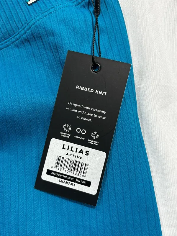 Lilias Active Ribbed Knit Seamless Sports Bra and Bike Shorts Set - Image 3