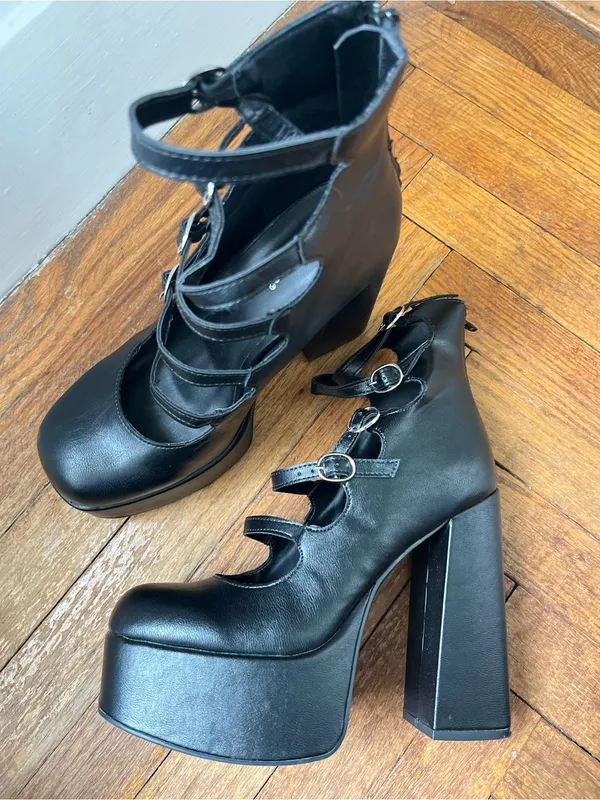 •Bamboo platform strappy chunk heels• Size 9 - Image 3