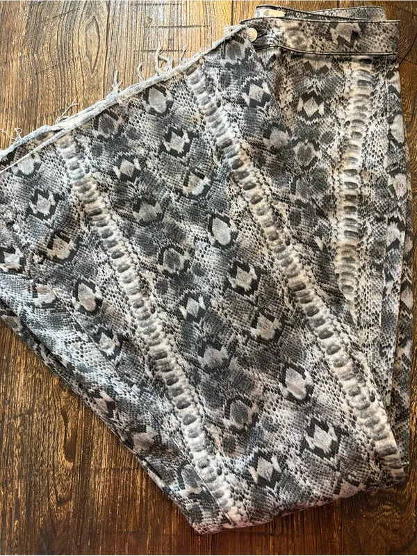 Free People Just Float On Flare Jeans Womens 31 Grey Snake Print Excellent Flare - Image 11