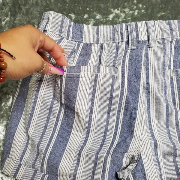 Old‎ Navy Striped Cuffed Shorts - Image 9