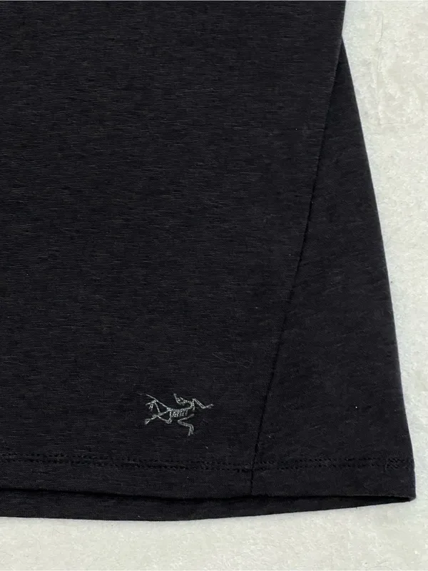 Arc'Teryx Black Heather Lumin Mock Neck Top Size Medium - Image 4