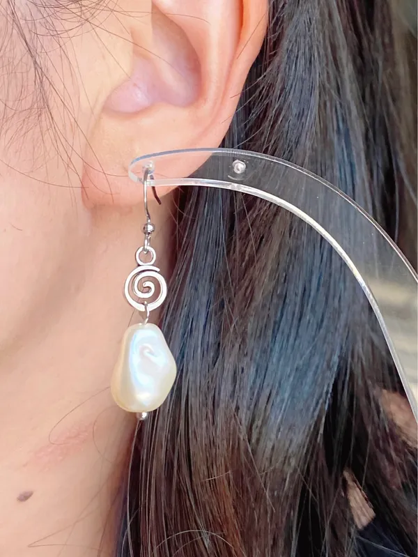 Handmade cute funky fairy style baroque pearl & spiral dangle earrings🩵 - Image 5
