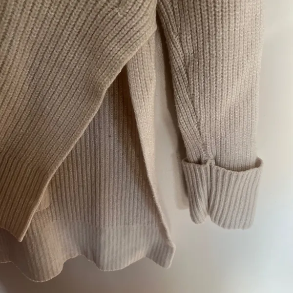 Athleta Ribbed V-Neck Sweater Cream Oatmeal High Low‎ Side Slit Size Small - Image 6