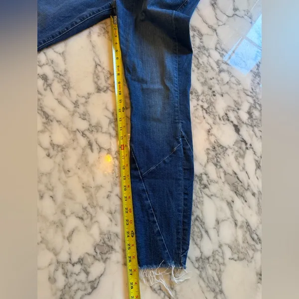 EUC 7 For All Mankind High Waist Ankle Skinny Jean Raw Hem Unique Leg Women’s 29 - Image 7