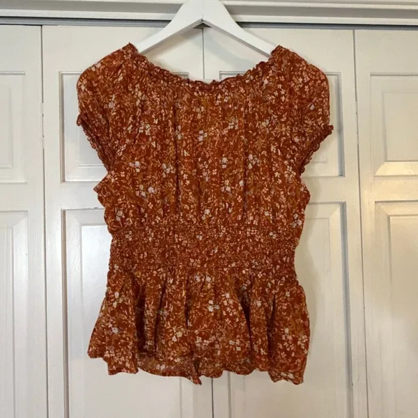 Old Navy orange floral puff sleeve smocked top size M - Image 7