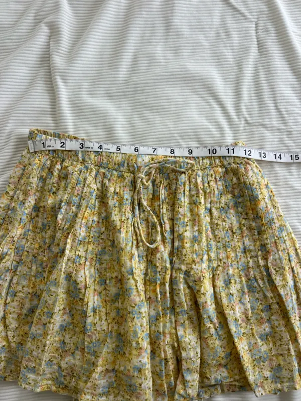 American Eagle Outfitters Yellow Floral Drawstring Flowy Shorts - Image 4