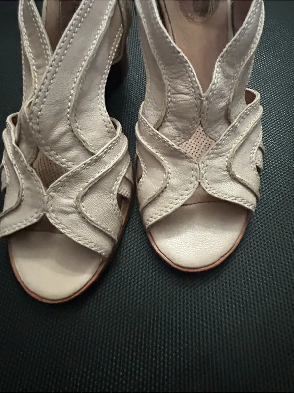 Corso como Cream Leather Strappy Block Heel Sandals - Image 5