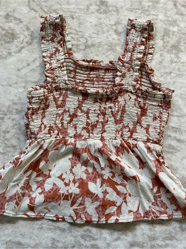 Old Navy Floral Cropped Flowy Tank Shirt Size Small - Image 4
