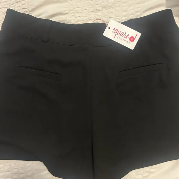 NWT D squared LeLe brand business casual shorts - Image 3