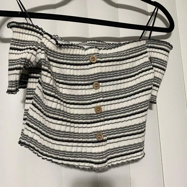 Love Tree black/White off the shoulder crop top - Image 4