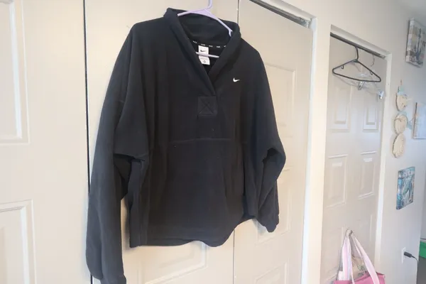 NIKE women's FB5642-010 Polar Fleece Long Sleeve Top Therma-FIT technology in black size small. - Image 3