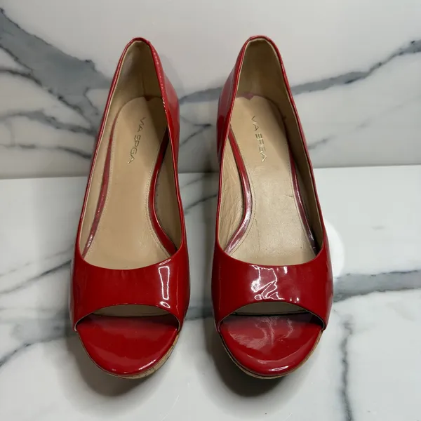 Via Spiga Women's Red Patent Leather Cork Platform Peeptoe Heels Sz 9.5 FLAW - Image 2
