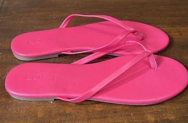 Loft Women’s Modern pink Flip Flops sz 7 - Image 2