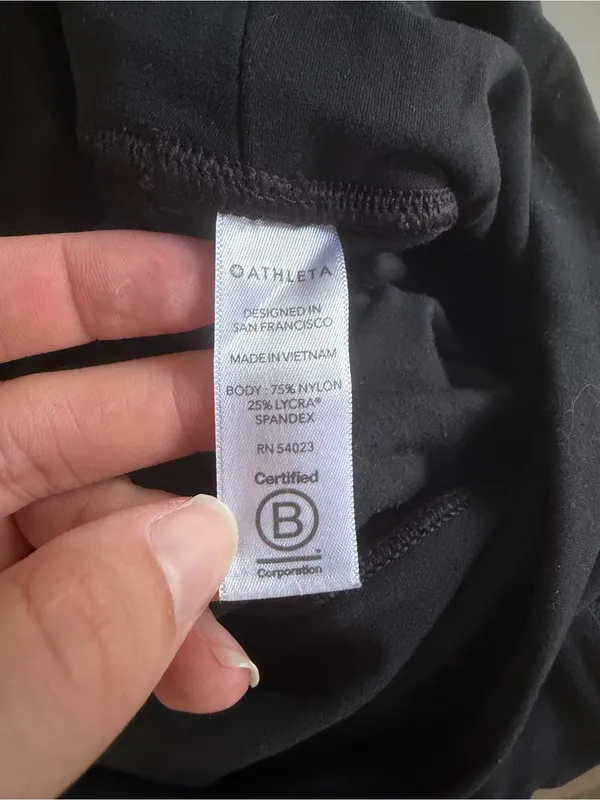 Athleta Black Horizon Scallop Capri Leggings Size Medium Athleisure Trendy Y2K - Image 6