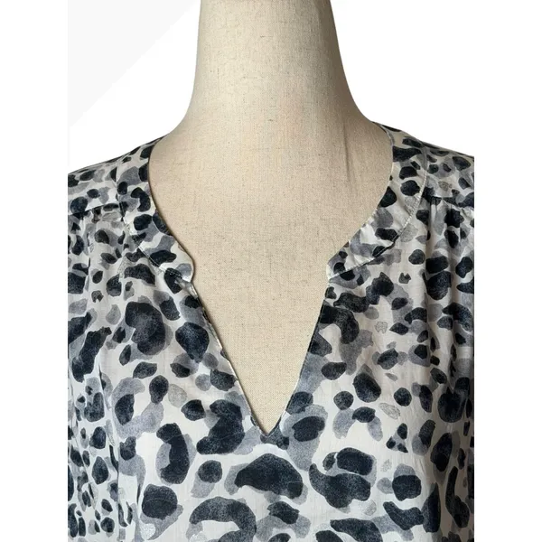 Tommy Bahama Desert Cat Split‎ Neck Top Women Large Black White Leopard Preppy - Image 4