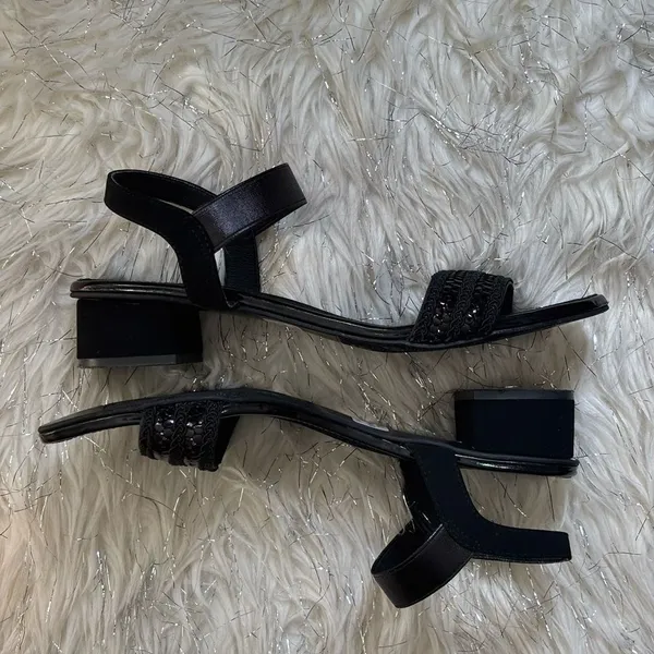 Mochi‎ Black Women's Synthetic Sandals 2” Size 39 - Image 3