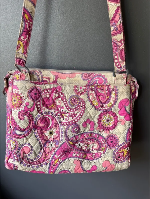 Vera Bradley Quilted Crossbody Bag in Pink Paisley Pattern - Image 6
