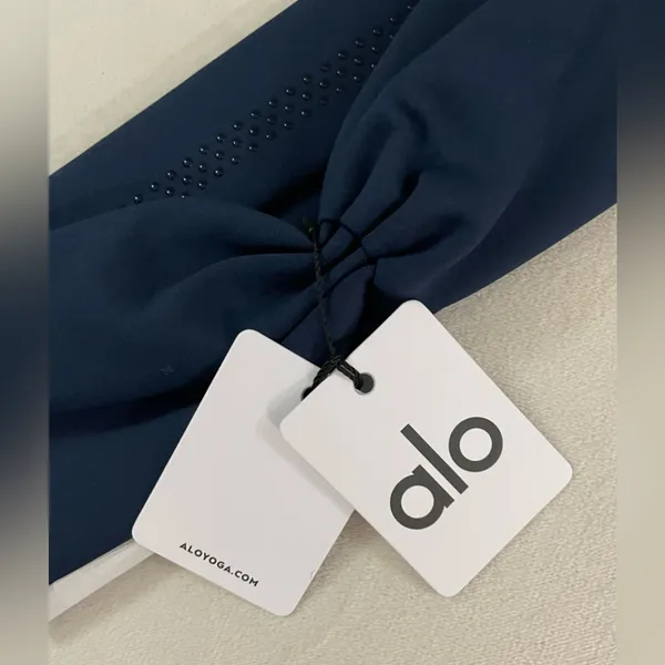 ALO Yoga NWT Airlift Headband Navy Blue Grips and scrunched back White Alo Logo - Image 10