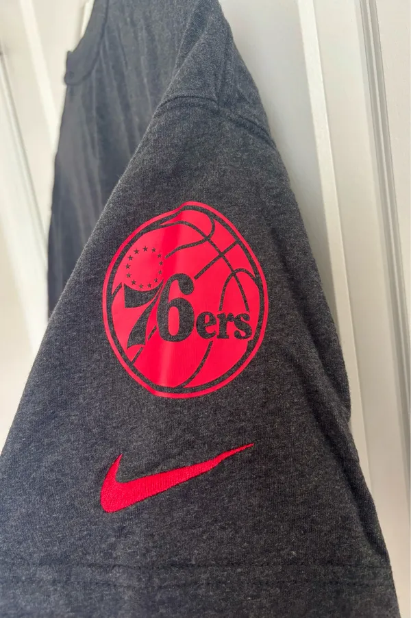 Nike Philadelphia 76ers Tee Size Large - Image 3