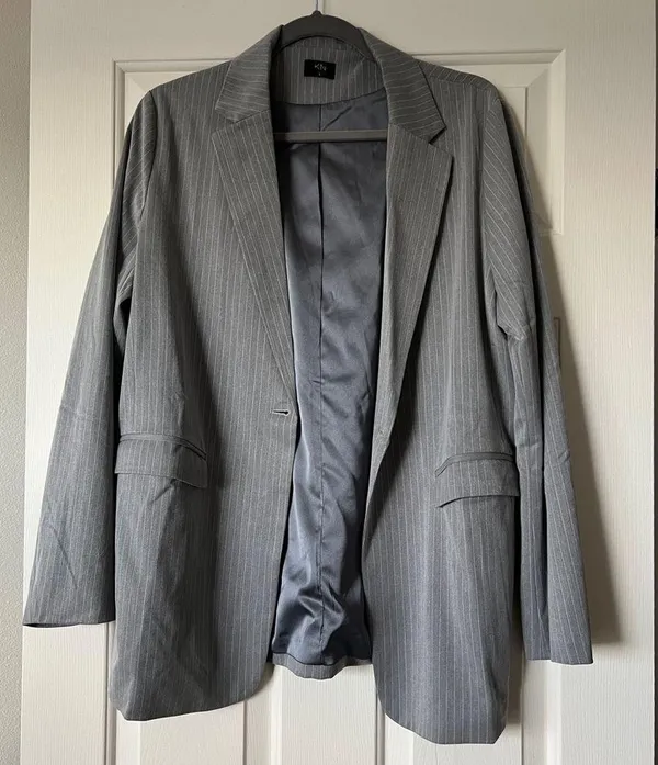Klassy Network Gray Pinstripe Blazer Women’s Size L NWT - Image 2