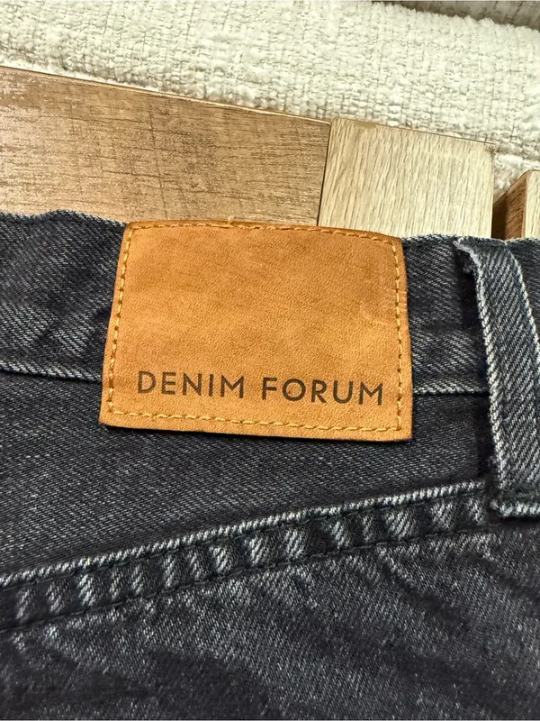 Aritzia Denim Forum The BF High Rise Loose 28L in Black Women’s Size 24 Cotton - Image 4