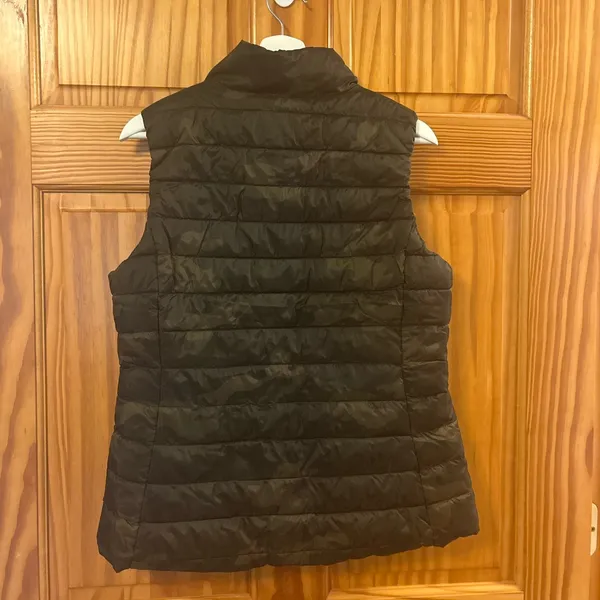 Old Navy Size Medium Frost Free Green Camouflage Quilted Puffer Vest NWT - Image 3