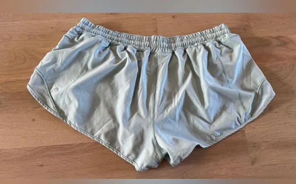 Lululemon Hotty Hot Short II *2.5" Breezy size 14 - Image 5