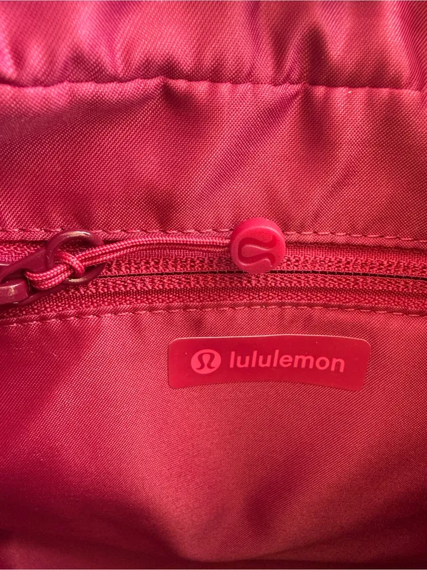 lululemon athletica City Essentials Shoulder Bag in Berry Rumble (BRML) - Image 8