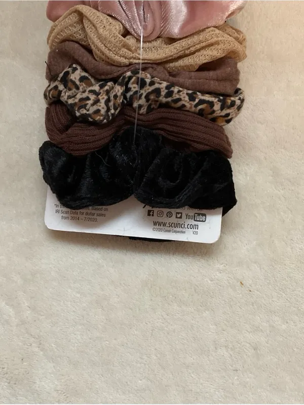scunci Assorted Hair Scrunchie Set in Black, Brown, Tan, Pink, Leopard - Image 5