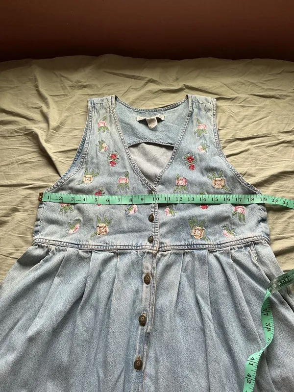 Vintage Jane Ashley Denim Button-Front Midi Dress with Floral Embroidery Medium - Image 4