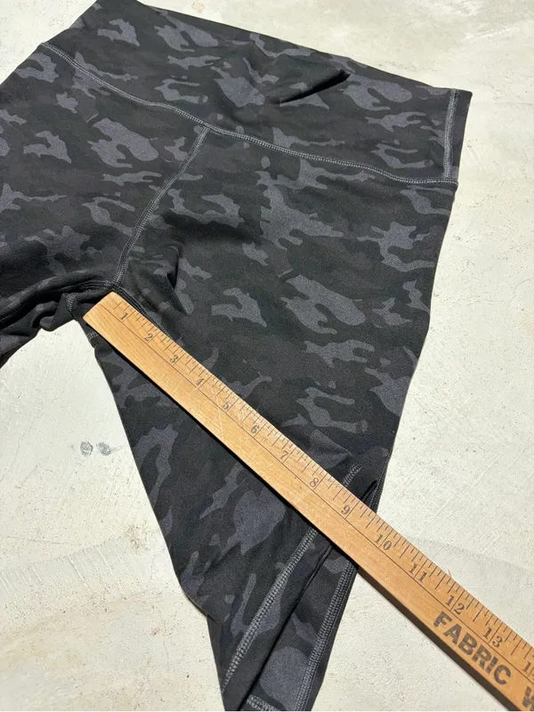 Fabletics Black Gray Camo Bike Shorts large - Image 5