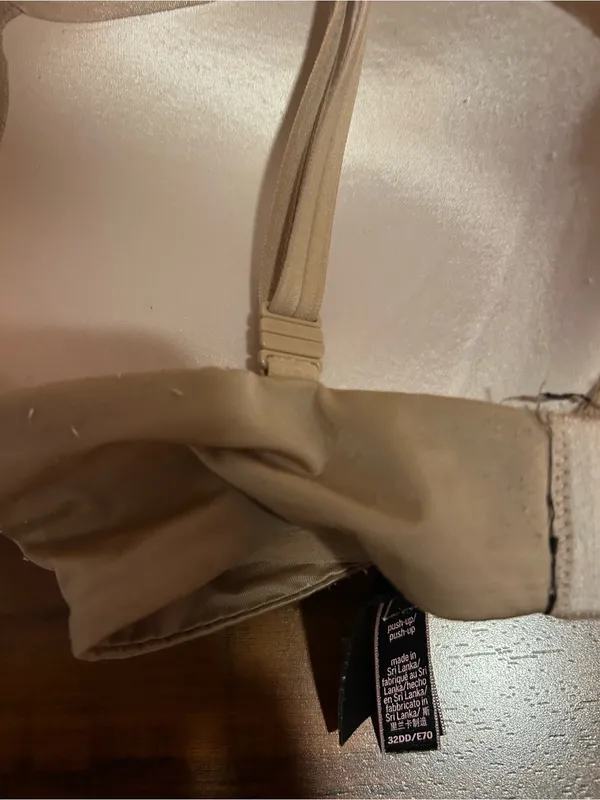 Victoria’s Secret 32DD very sexy push up bra - Image 2