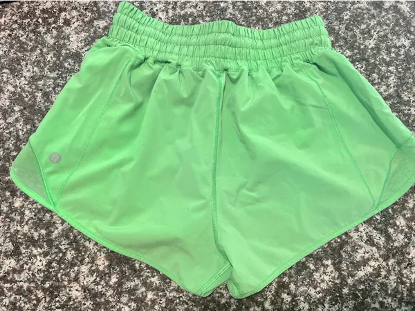 Lululemon High-Rise Hotty Hot 2.5" Shorts - Image 3