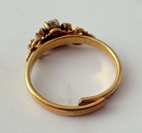Vintage Sarah Coventry Elegant Gold Red Burgundy Gemstone Adjustable Ring - Image 6