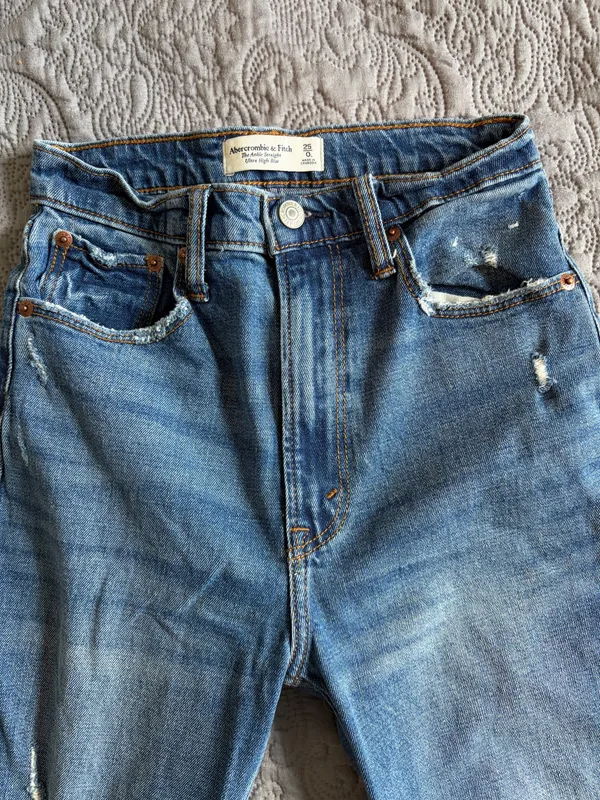 Abercrombie Jeans - Image 2